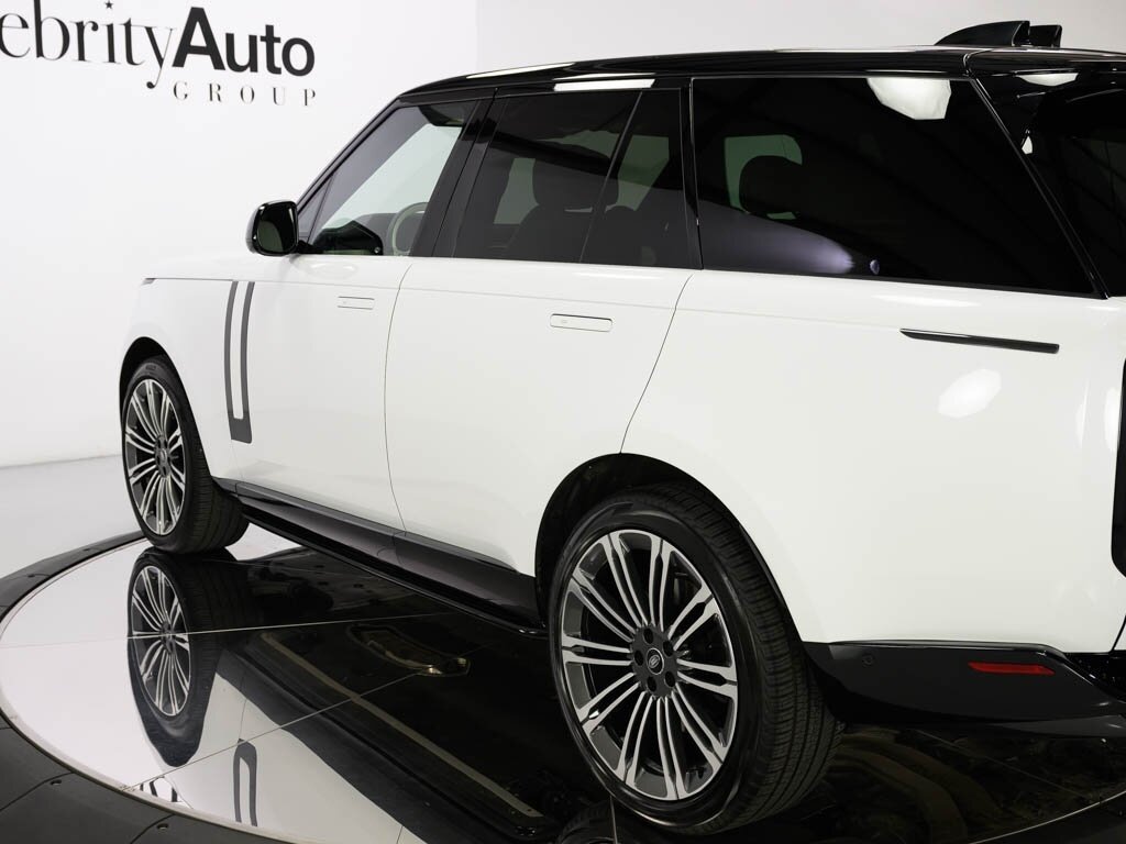 2023 Land Rover Range Rover SE photo 21