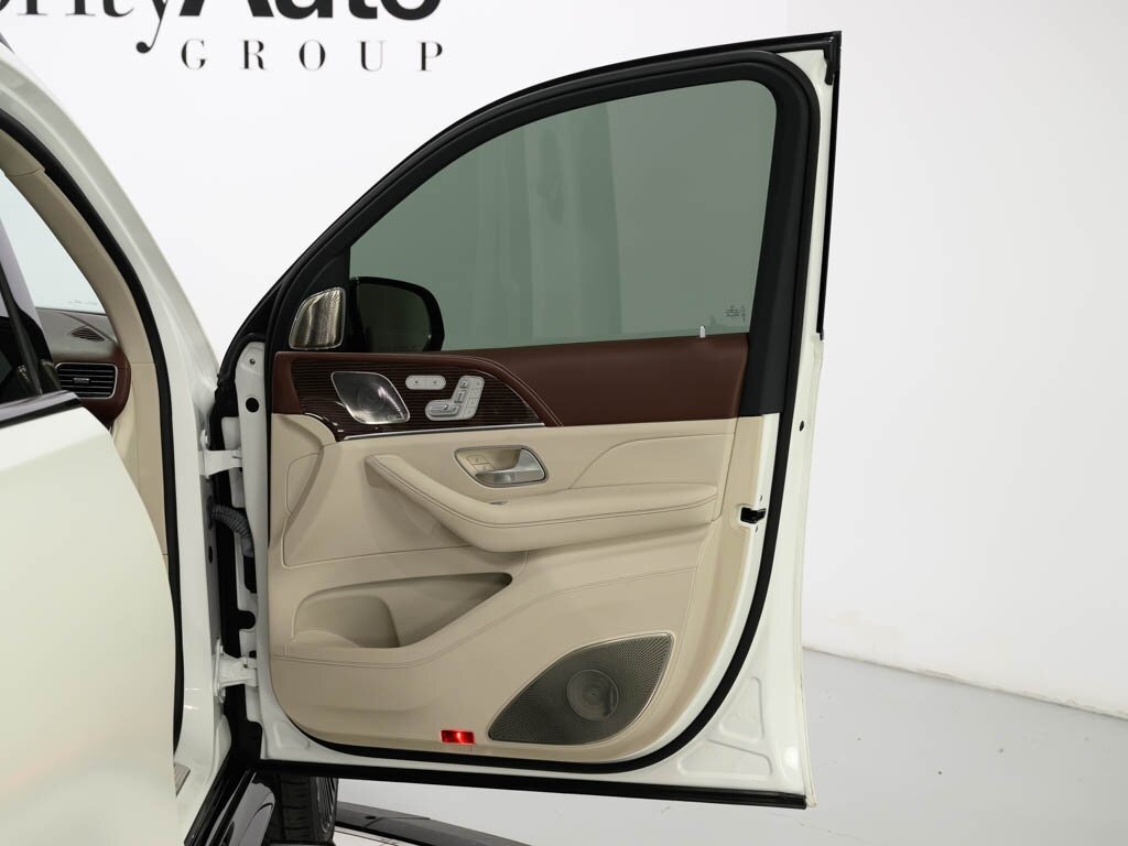 2022 Mercedes-Benz Maybach GLS 600 4MATIC Celebrity Black Optic Pkg   - Photo 41 - Sarasota, FL 34243
