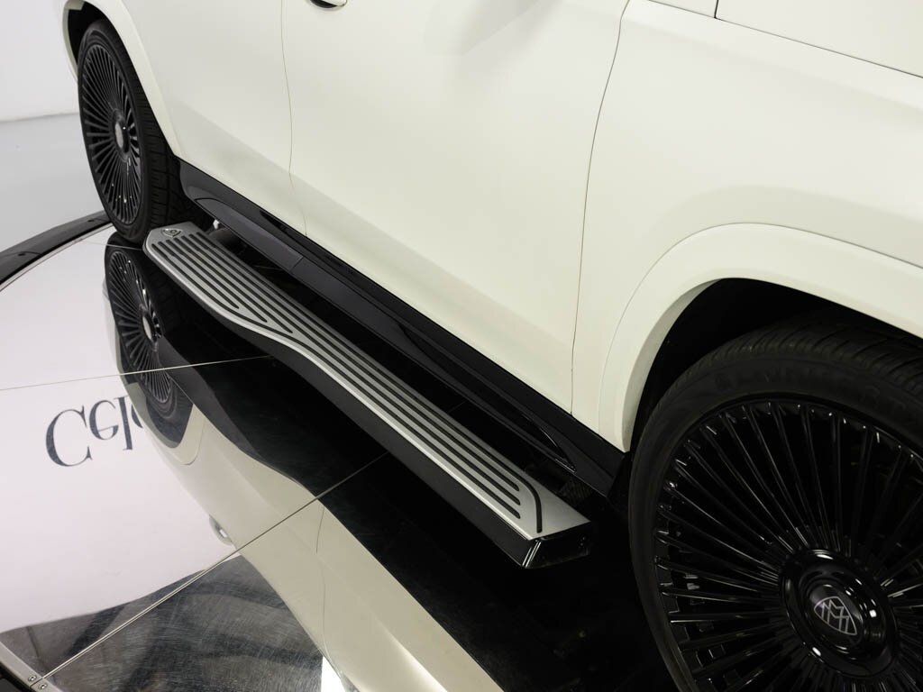 2022 Mercedes-Benz Maybach GLS 600 4MATIC Celebrity Black Optic Pkg   - Photo 32 - Sarasota, FL 34243