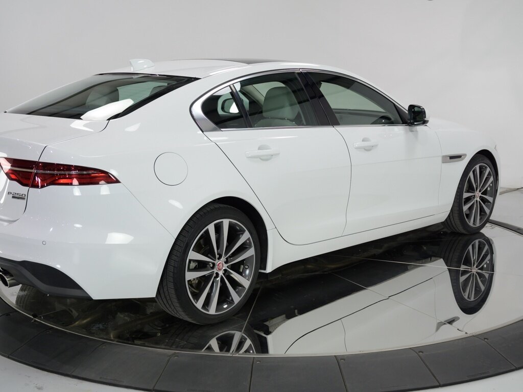 2020 Jaguar XE P250 S $45K MSRP 19 " Style 5031 Wheels   - Photo 21 - Sarasota, FL 34243