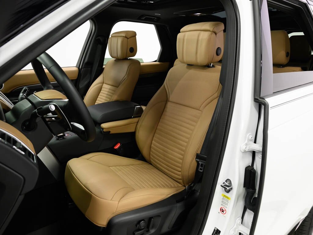 2024 Land Rover Discovery P360 Metropolitan Edition $89K MSRP   - Photo 44 - Sarasota, FL 34243