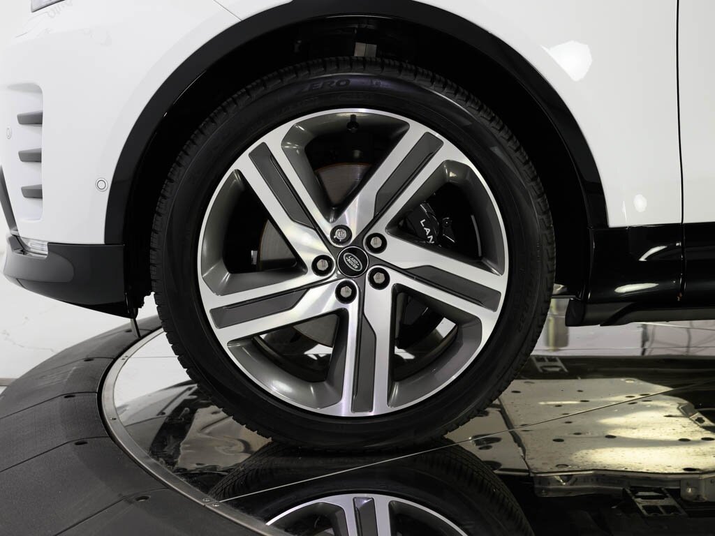2024 Land Rover Discovery P360 Metropolitan Edition $89K MSRP   - Photo 38 - Sarasota, FL 34243