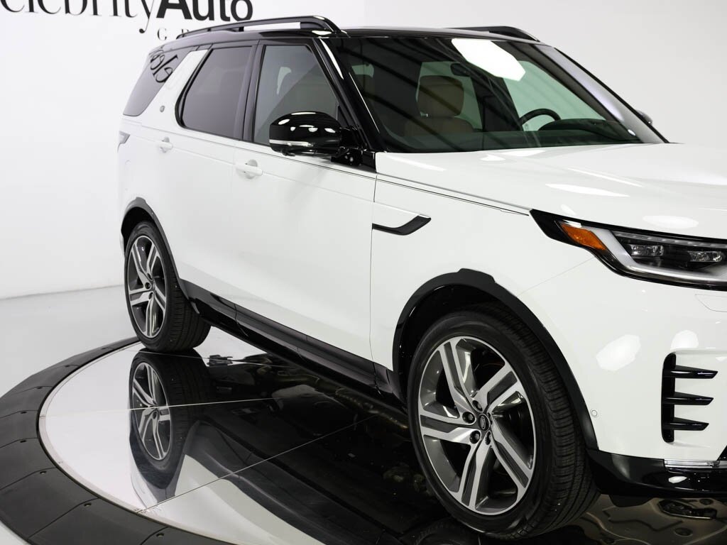 2024 Land Rover Discovery P360 Metropolitan Edition $89K MSRP   - Photo 13 - Sarasota, FL 34243