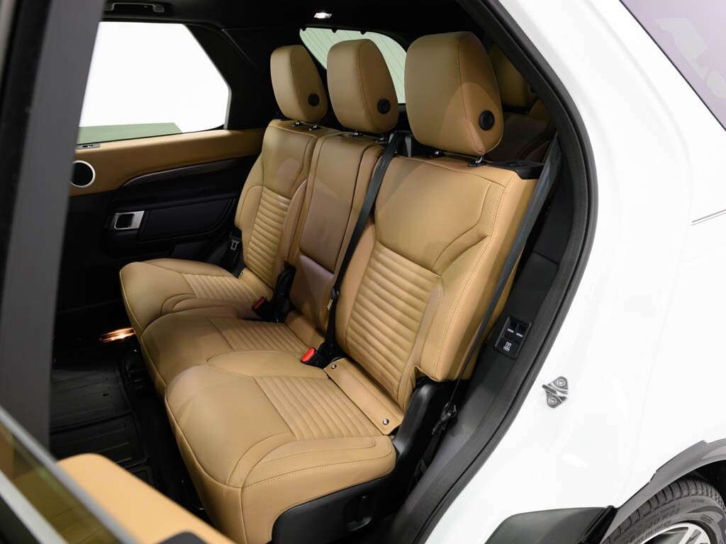 2024 Land Rover Discovery P360 Metropolitan Edition $89K MSRP   - Photo 48 - Sarasota, FL 34243