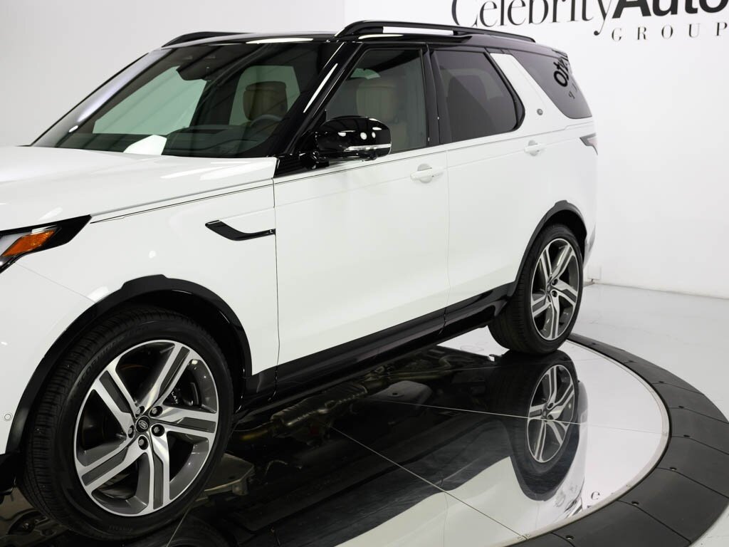 2024 Land Rover Discovery P360 Metropolitan Edition $89K MSRP   - Photo 14 - Sarasota, FL 34243