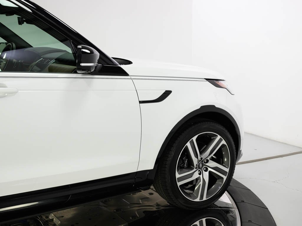 2024 Land Rover Discovery P360 Metropolitan Edition $89K MSRP   - Photo 17 - Sarasota, FL 34243