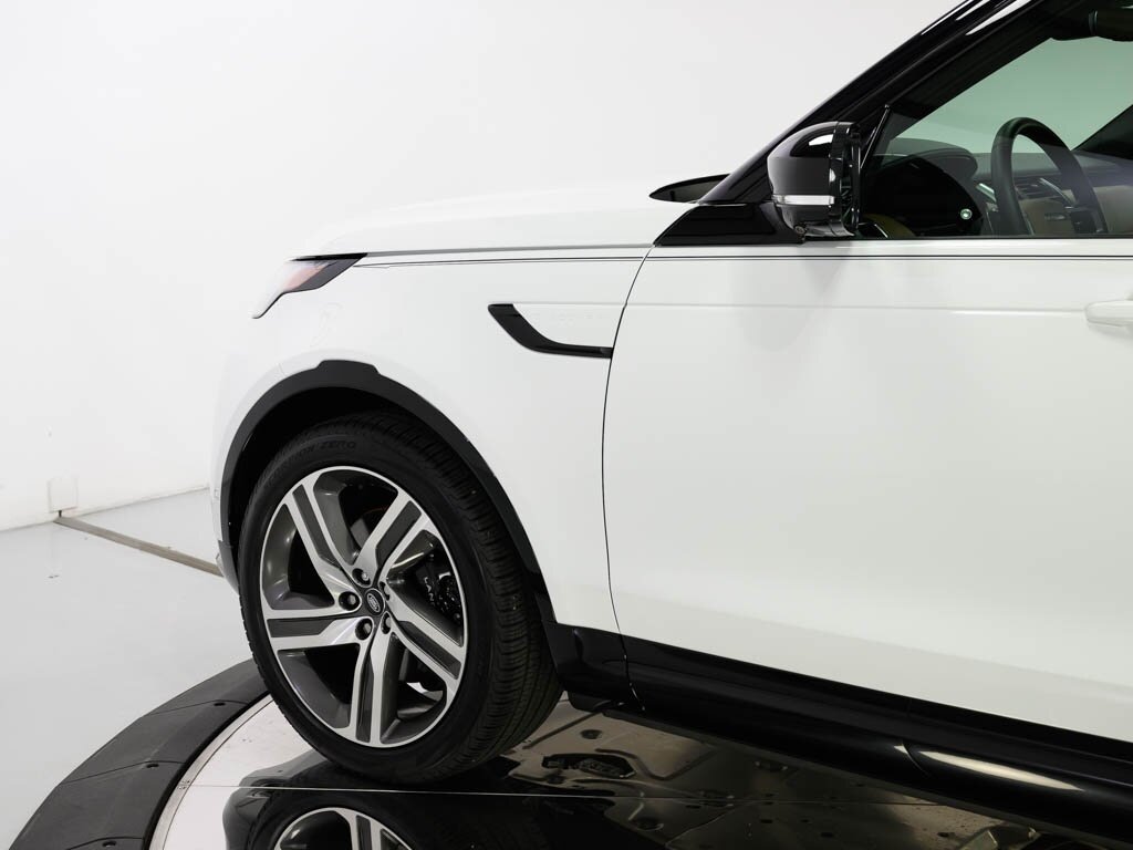 2024 Land Rover Discovery P360 Metropolitan Edition $89K MSRP   - Photo 18 - Sarasota, FL 34243