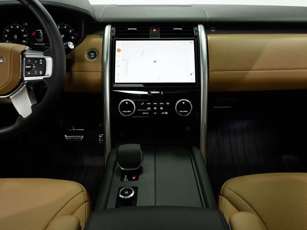 2024 Land Rover Discovery P360 Metropolitan Edition $89K MSRP   - Photo 58 - Sarasota, FL 34243