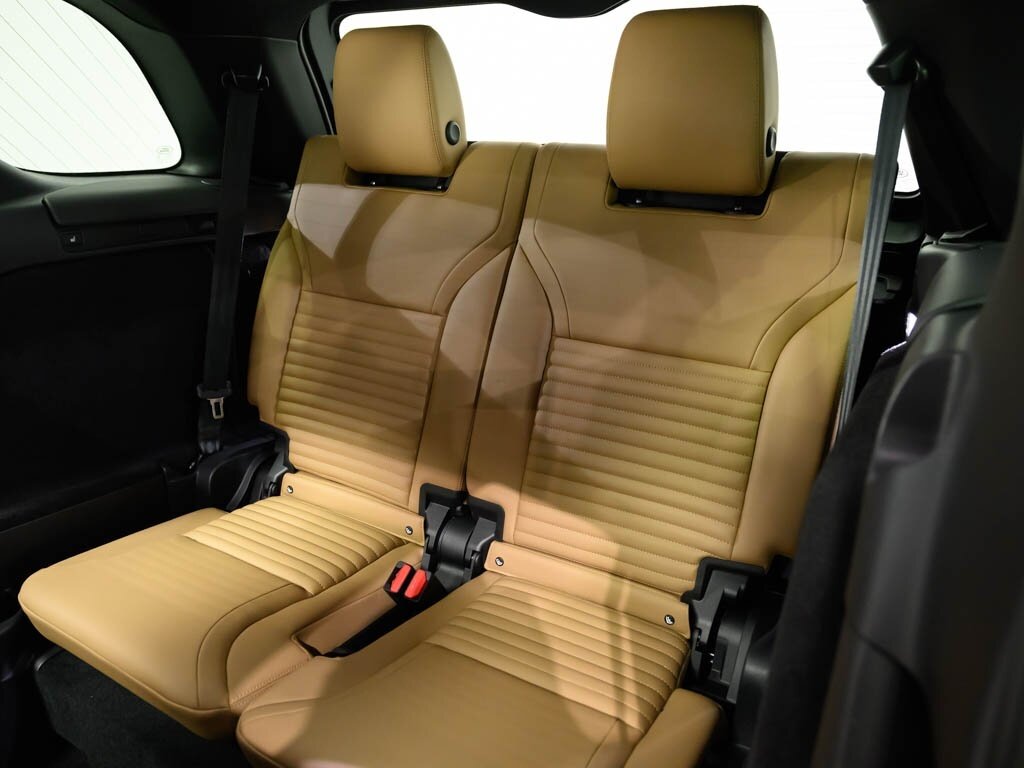 2024 Land Rover Discovery P360 Metropolitan Edition $89K MSRP   - Photo 51 - Sarasota, FL 34243