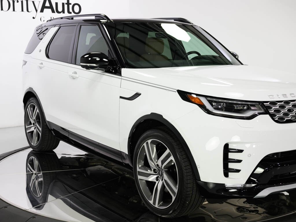 2024 Land Rover Discovery P360 Metropolitan Edition $89K MSRP   - Photo 10 - Sarasota, FL 34243