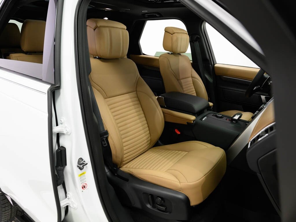 2024 Land Rover Discovery P360 Metropolitan Edition $89K MSRP   - Photo 45 - Sarasota, FL 34243