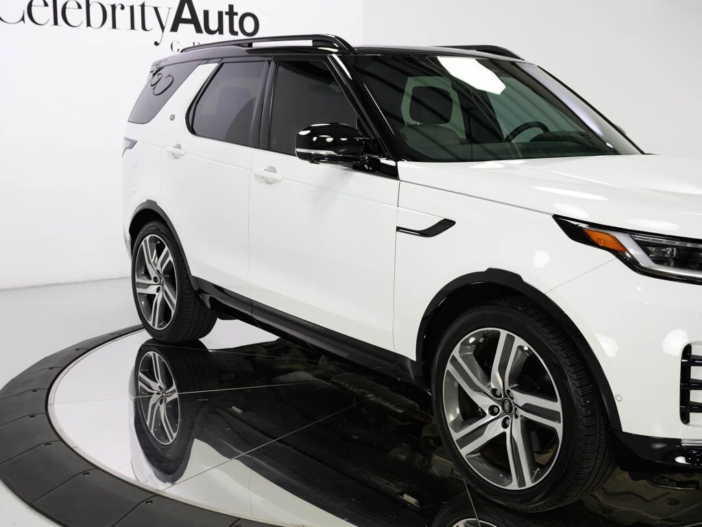 2024 Land Rover Discovery P360 Metropolitan Edition $82K MSRP   - Photo 13 - Sarasota, FL 34243