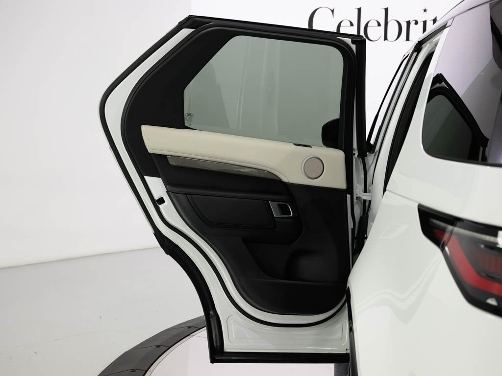 2024 Land Rover Discovery P360 Metropolitan Edition $82K MSRP   - Photo 40 - Sarasota, FL 34243