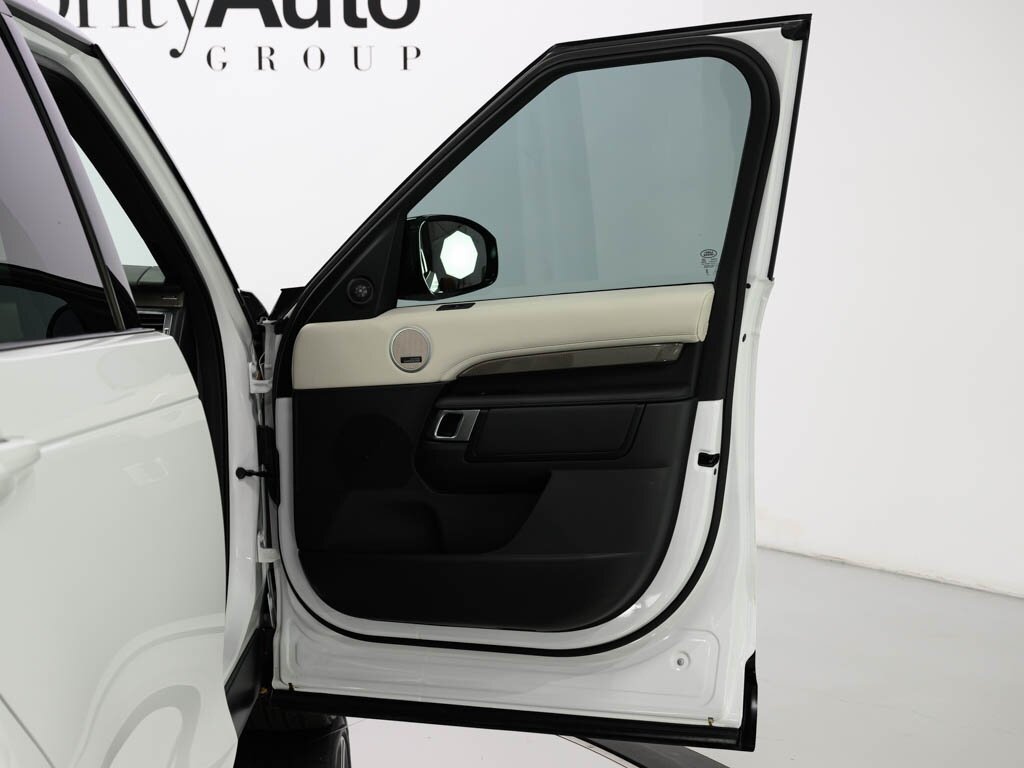 2024 Land Rover Discovery P360 Metropolitan Edition $82K MSRP   - Photo 39 - Sarasota, FL 34243