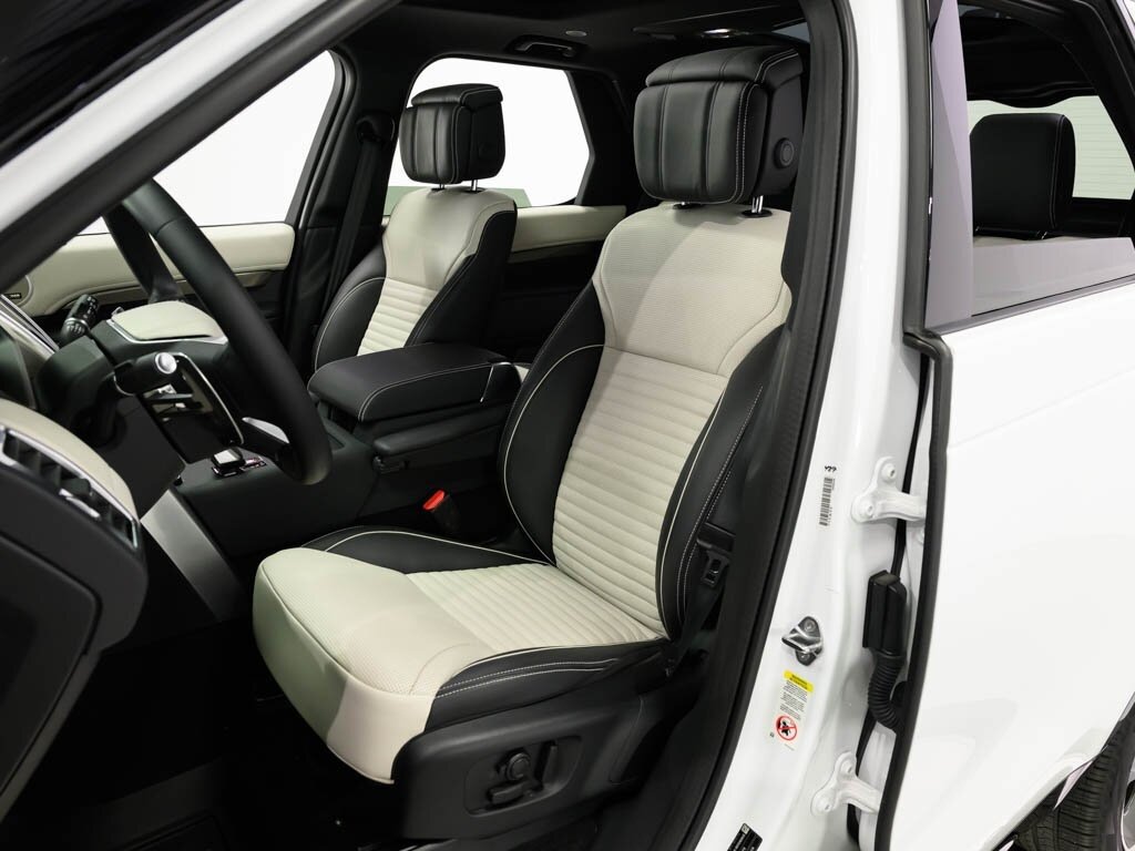 2024 Land Rover Discovery P360 Metropolitan Edition $82K MSRP   - Photo 42 - Sarasota, FL 34243