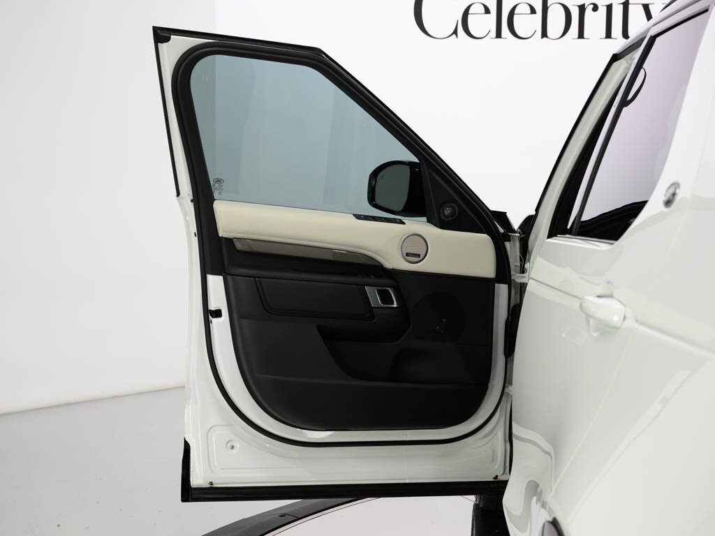 2024 Land Rover Discovery P360 Metropolitan Edition $82K MSRP   - Photo 38 - Sarasota, FL 34243