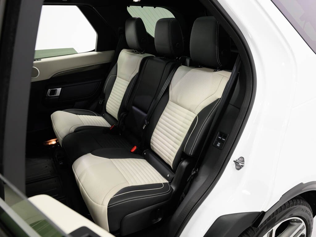 2024 Land Rover Discovery P360 Metropolitan Edition $82K MSRP   - Photo 46 - Sarasota, FL 34243