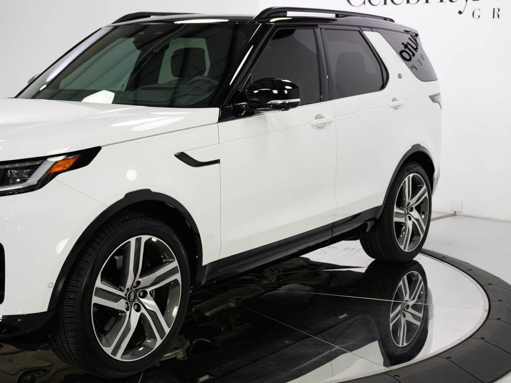 2024 Land Rover Discovery P360 Metropolitan Edition $82K MSRP   - Photo 14 - Sarasota, FL 34243