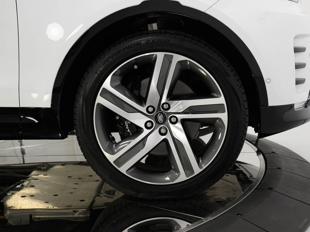 2024 Land Rover Discovery P360 Metropolitan Edition $82K MSRP   - Photo 34 - Sarasota, FL 34243