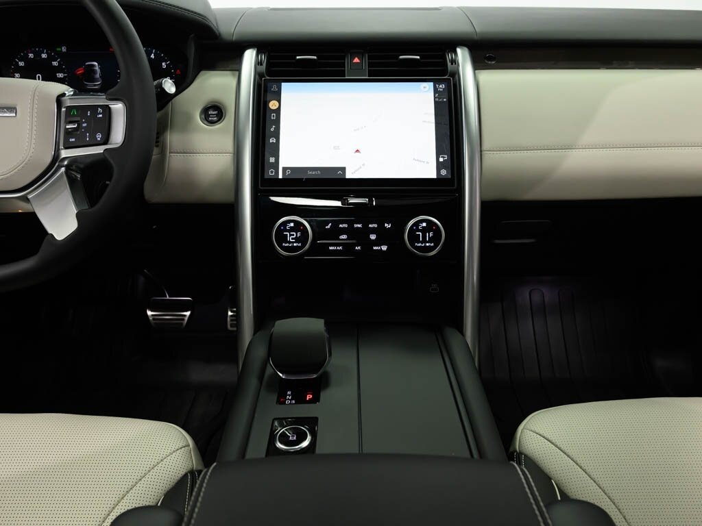 2024 Land Rover Discovery P360 Metropolitan Edition $82K MSRP   - Photo 54 - Sarasota, FL 34243