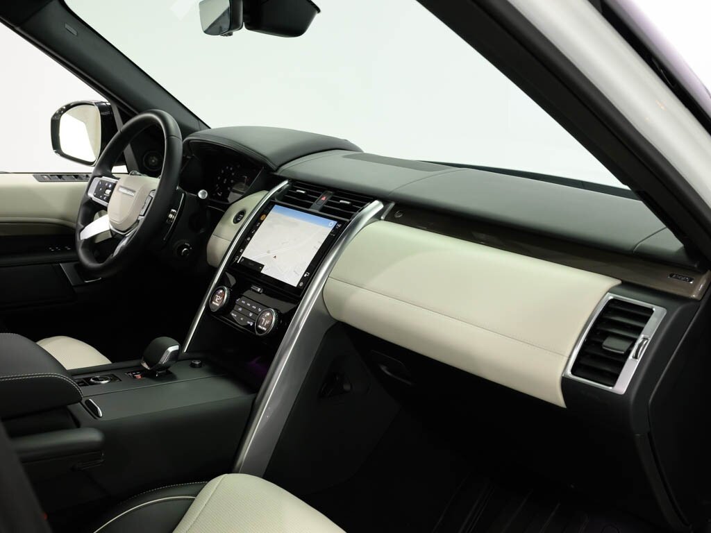 2024 Land Rover Discovery P360 Metropolitan Edition $82K MSRP   - Photo 63 - Sarasota, FL 34243