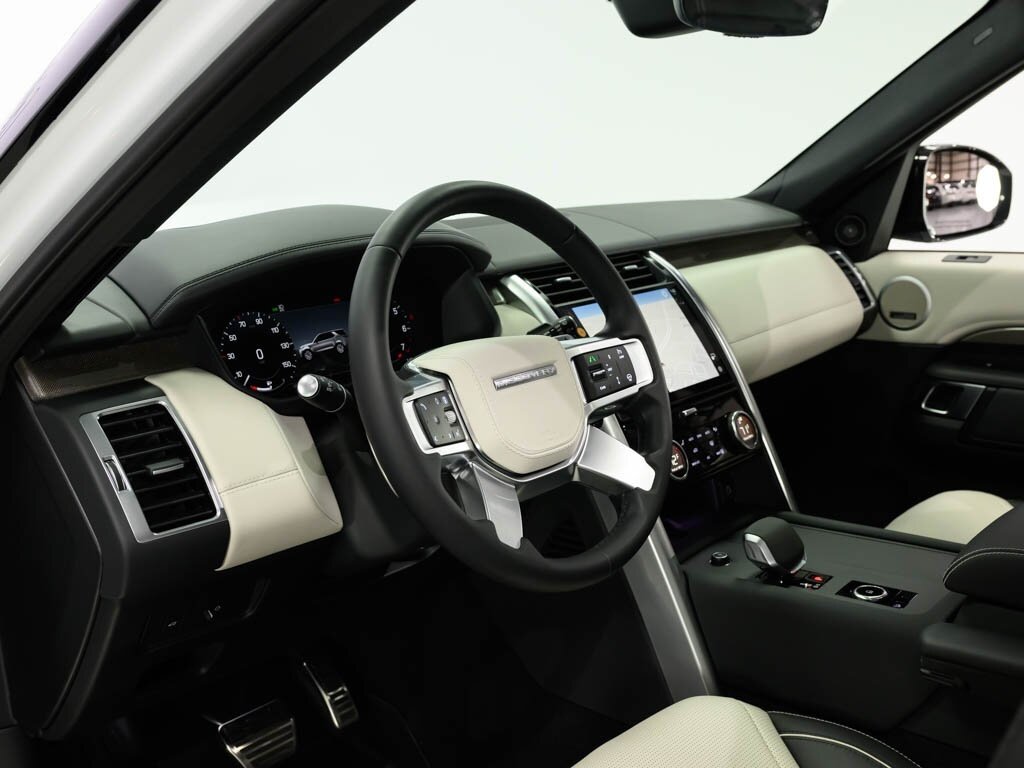 2024 Land Rover Discovery P360 Metropolitan Edition $82K MSRP   - Photo 47 - Sarasota, FL 34243