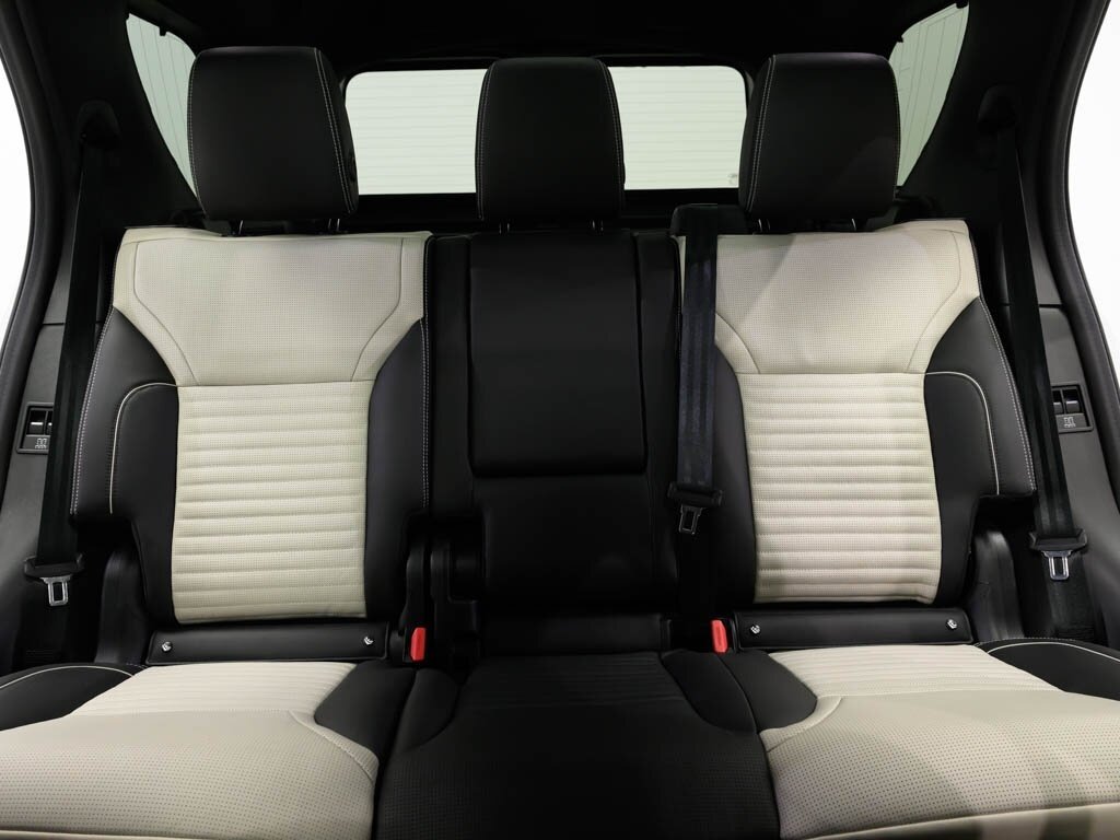 2024 Land Rover Discovery P360 Metropolitan Edition $82K MSRP   - Photo 45 - Sarasota, FL 34243