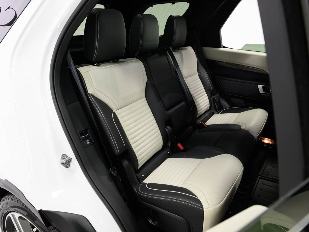 2024 Land Rover Discovery P360 Metropolitan Edition $82K MSRP   - Photo 44 - Sarasota, FL 34243