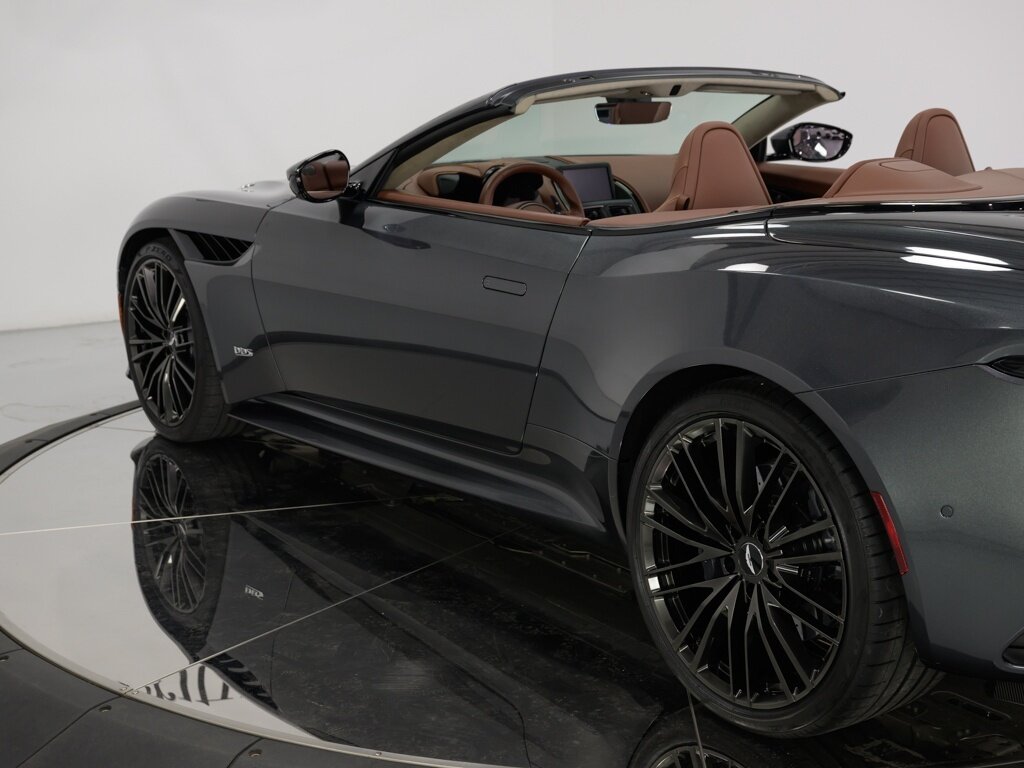 2021 Aston Martin DBS Superleggera Volante $361,386 MSRP   - Photo 34 - Sarasota, FL 34243