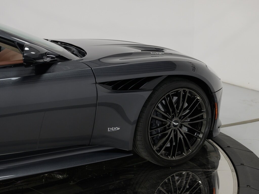 2021 Aston Martin DBS Superleggera Volante $361,386 MSRP   - Photo 26 - Sarasota, FL 34243