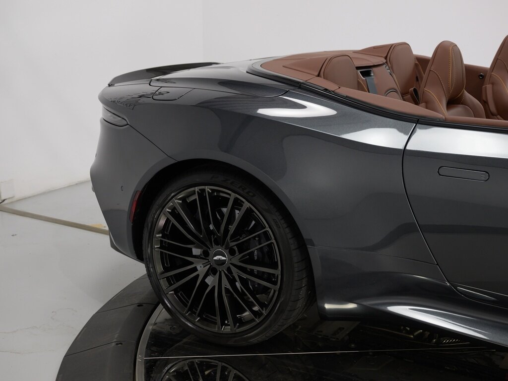 2021 Aston Martin DBS Superleggera Volante $361,386 MSRP   - Photo 37 - Sarasota, FL 34243