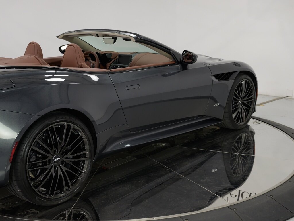 2021 Aston Martin DBS Superleggera Volante $361,386 MSRP   - Photo 33 - Sarasota, FL 34243