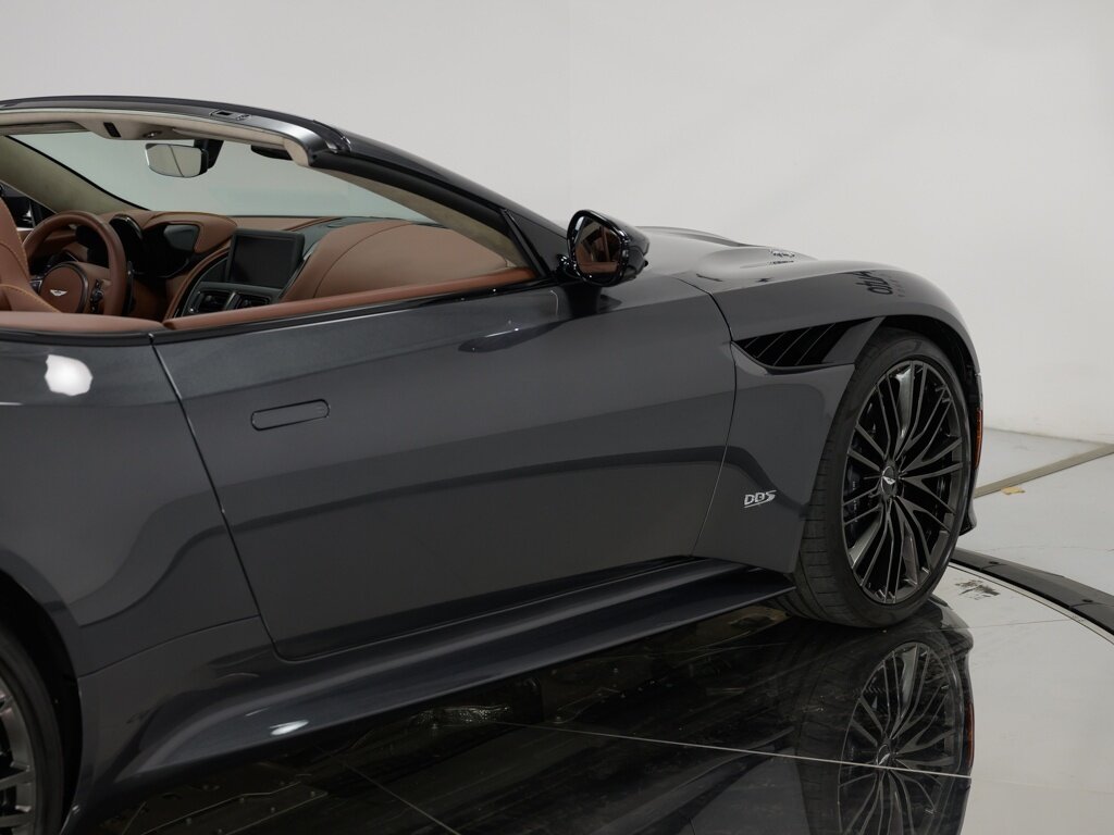 2021 Aston Martin DBS Superleggera Volante $361,386 MSRP   - Photo 35 - Sarasota, FL 34243