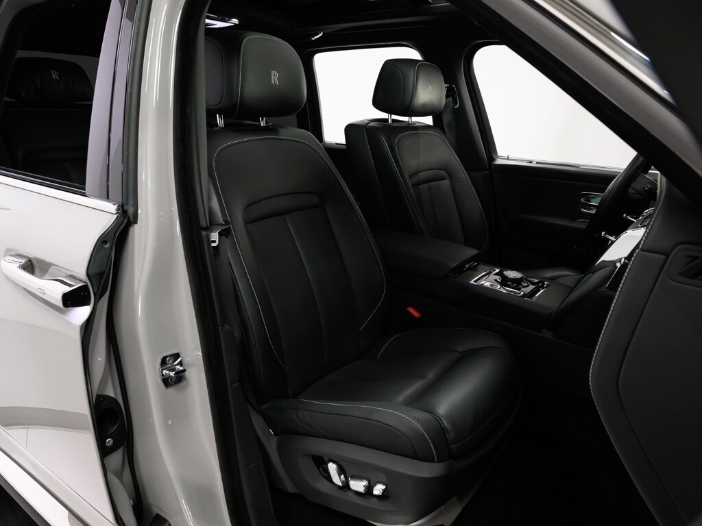 2021 Rolls-Royce Cullinan $389K MSRP Rear Theatre Configuration   - Photo 43 - Sarasota, FL 34243