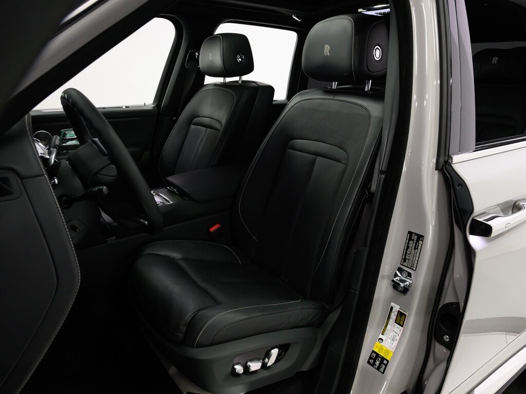 2021 Rolls-Royce Cullinan $389K MSRP Rear Theatre Configuration   - Photo 42 - Sarasota, FL 34243