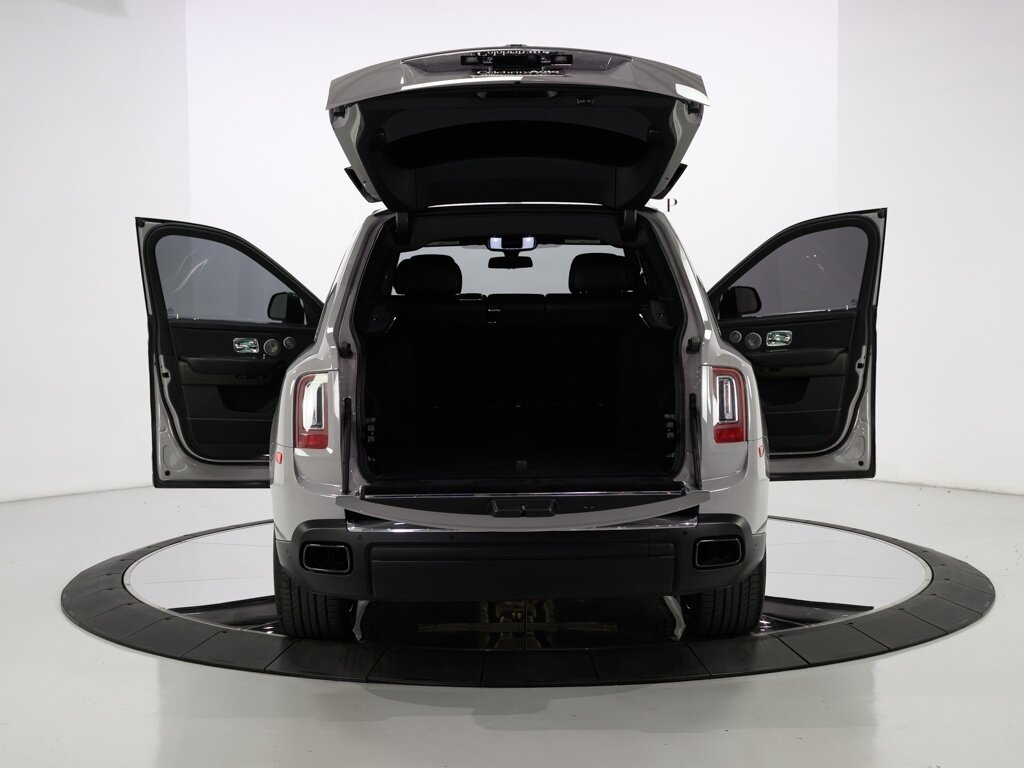 2021 Rolls-Royce Cullinan $389K MSRP Rear Theatre Configuration   - Photo 63 - Sarasota, FL 34243