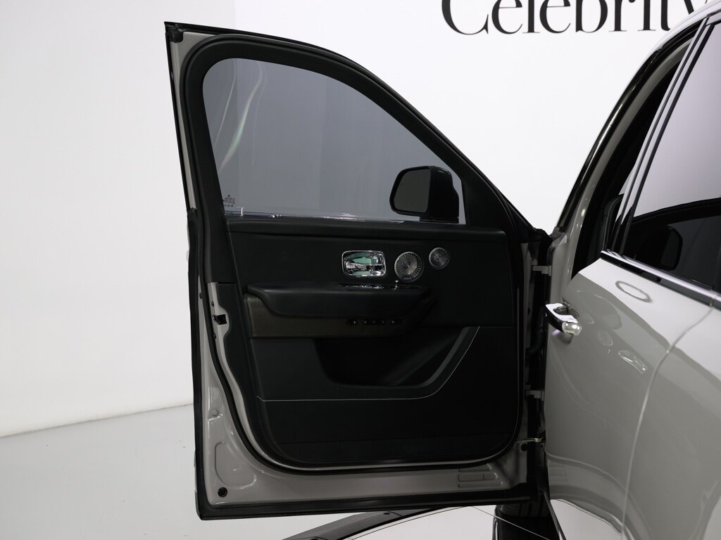 2021 Rolls-Royce Cullinan $389K MSRP Rear Theatre Configuration   - Photo 38 - Sarasota, FL 34243