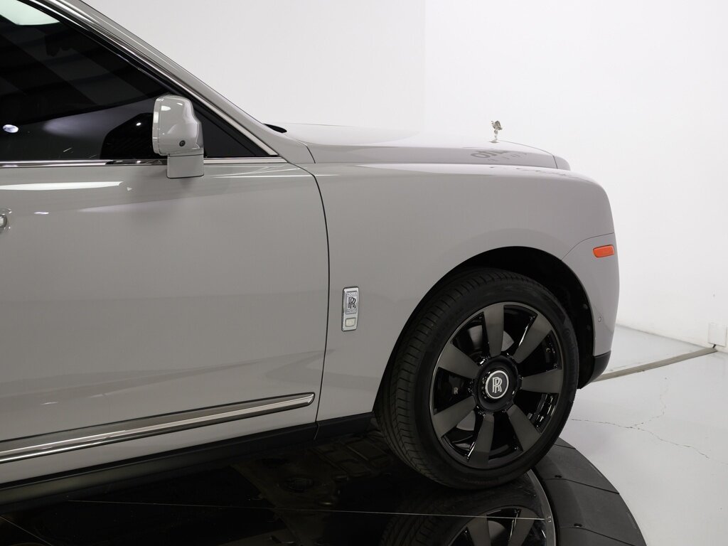 2021 Rolls-Royce Cullinan $389K MSRP Rear Theatre Configuration   - Photo 17 - Sarasota, FL 34243