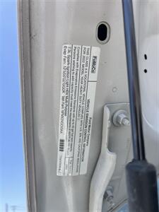 2022 Ford F-550 Super Duty XL 2WD Reg Cab 145 WB 60 CA DRW  Contractor 12 FT - Photo 21 - La Puente, CA 91744