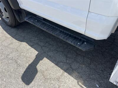 2022 Ford F-550 Super Duty XL 2WD Reg Cab 145 WB 60 CA DRW  Contractor 12 FT - Photo 14 - La Puente, CA 91744