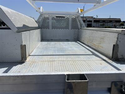 2022 Ford F-550 Super Duty XL 2WD Reg Cab 145 WB 60 CA DRW  Contractor 12 FT - Photo 11 - La Puente, CA 91744