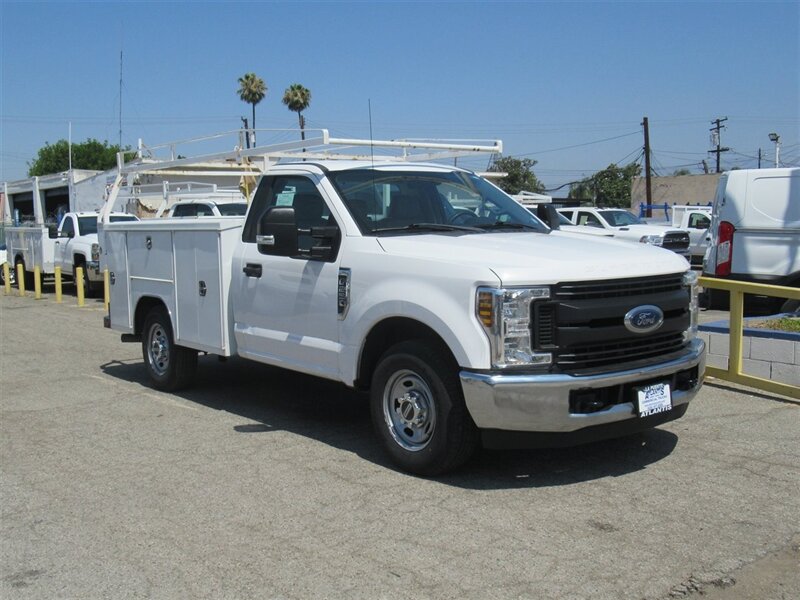 2019 Ford F-250 Utility Truck - Photo 1 - La Puente, CA 91744