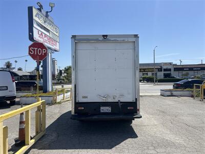 2021 Chevrolet Express 3500 Box Truck  11 Ft - Photo 3 - La Puente, CA 91744
