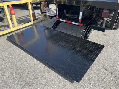 2019 Ford F-550 Super Duty XL 4WD Crew Cab 179 WB DRW  StakeBed 12 Ft - Photo 18 - La Puente, CA 91744