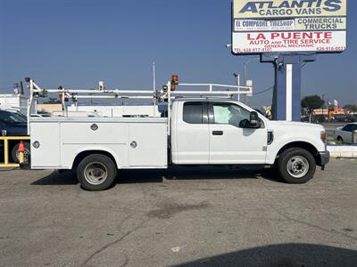 2020 Ford F-350 Utility Truck   - Photo 2 - La Puente, CA 91744