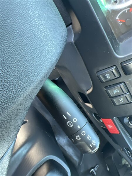 2023 Isuzu NPR HD - Photo 18