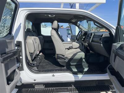 2017 Ford F-450 Super Duty XL SuperCab 2WD  192 WB DRW  Contractor 12 FT - Photo 11 - La Puente, CA 91744