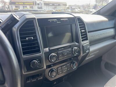 2020 Ford F-550 Super Duty XL 4WD Crew Cab 179 WB 60 DRW  Utility 12 Ft - Photo 16 - La Puente, CA 91744
