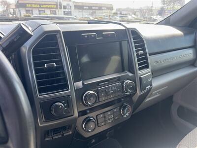 2020 Ford F-550 Super Duty XL 4WD Crew Cab 179 WB 60 DRW  Utility 12 Ft - Photo 16 - La Puente, CA 91744