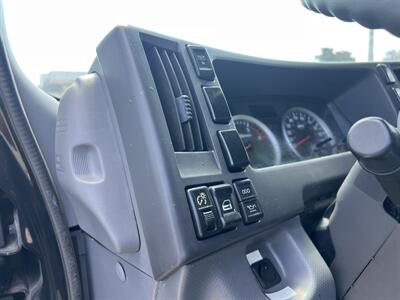 2019 Isuzu NQR Box Truck  20 Ft - Photo 10 - La Puente, CA 91744